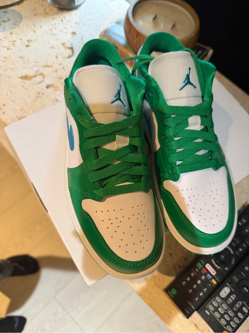 🔥🔥 Jordan Low-Top Sneakers size 6! 🔥🔥 - Picture 3 of 4